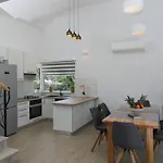 וילה Zora