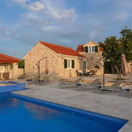 Zora Villa *